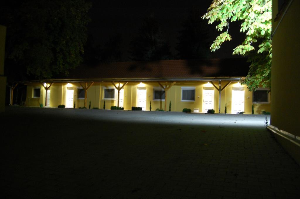Belvarosi Rezidencia Pápa Exteriér fotografie